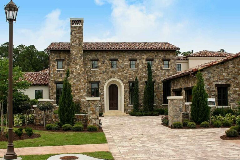 Elegant 1-Story 5-Bedroom Tuscan Retreat with Four Guest Suites (Floor Plan)