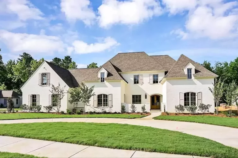 2-Story 5-Bedroom European Home with Lavish Front Courtyard (Floor Plan)