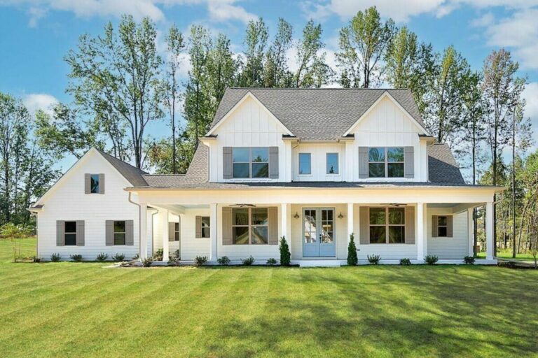 4-Bedroom 2-Story Country Style Home With Triple-Porch Delight (Floor Plan)